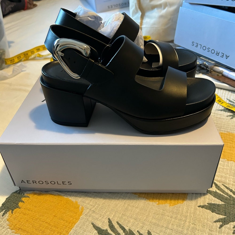 AEROSOLES Women's Black Strappy Clarkson Sandals - Picture 7 of 8